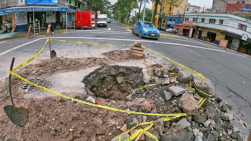 Baches y socavones, un peligro constante para los capitalinos [Fotorreportaje]